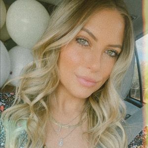 Meet your posher, Lexi!